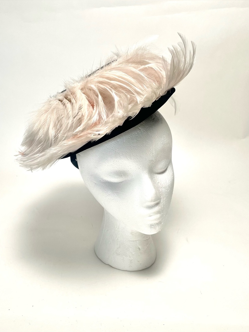 Vintage 1940s Gage Handcraft Feather & Black Velvet Tilt Hat Percher Fascinator
